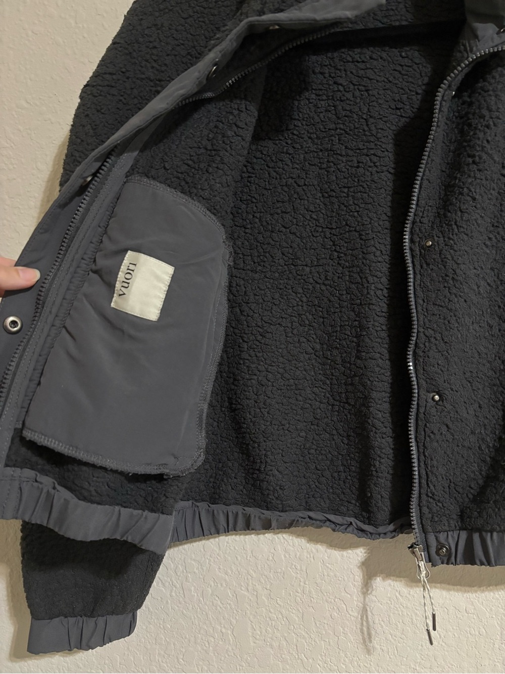 Vuori Women’s Cozy Sherpa Jacket in Graphite - Picture 7 of 9